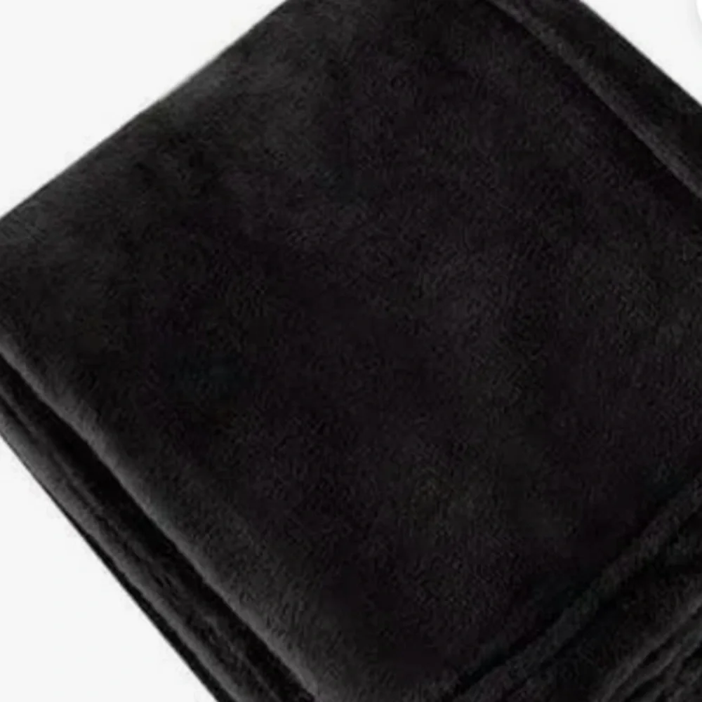 boutique solid black